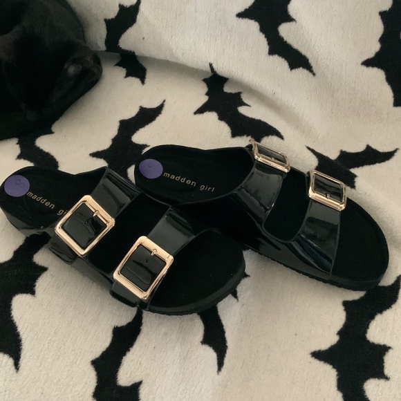 Brand new Madden girl black patent slip on sandals - Picture 5 of 5